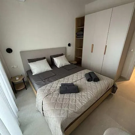Thomas Apartment